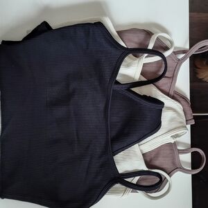 Set of Ribbed Tank Tops in Black, White, and Mauve OQQ